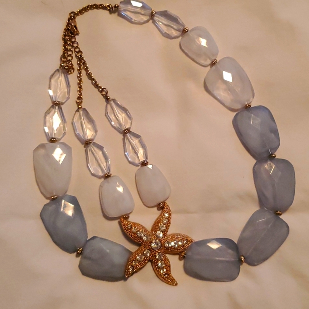 Charming Charlie starfish necklace